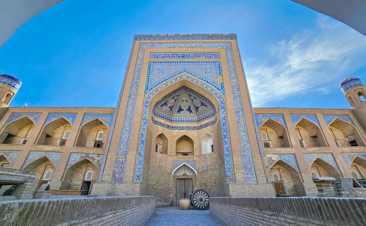 Медресе Аллакули-хана и караван-сарай в Хиве — история, экскурсии, цены и как посетить